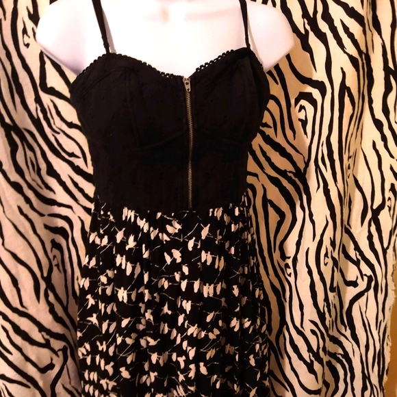 Xhilaration Dresses & Skirts - 5/$25 spaghetti strap fitted mini dress w/ zip front